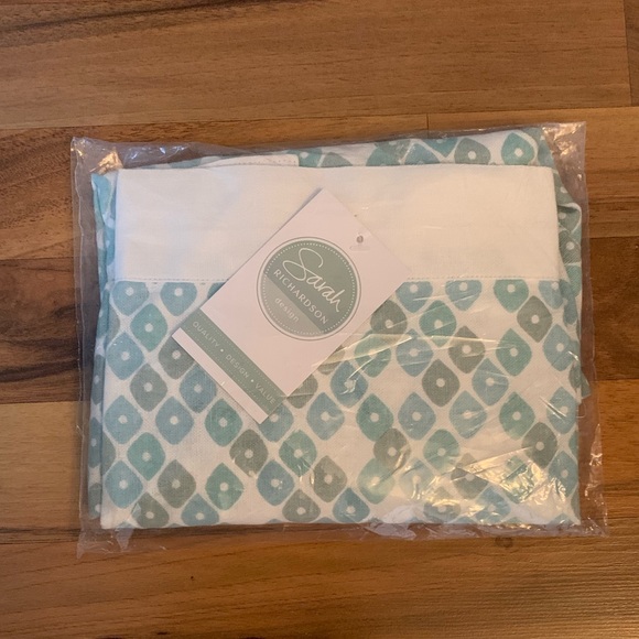 ✨Host Pick✨Sarah Richardson Design Jade Candy Lattice Apron - Picture 3 of 4